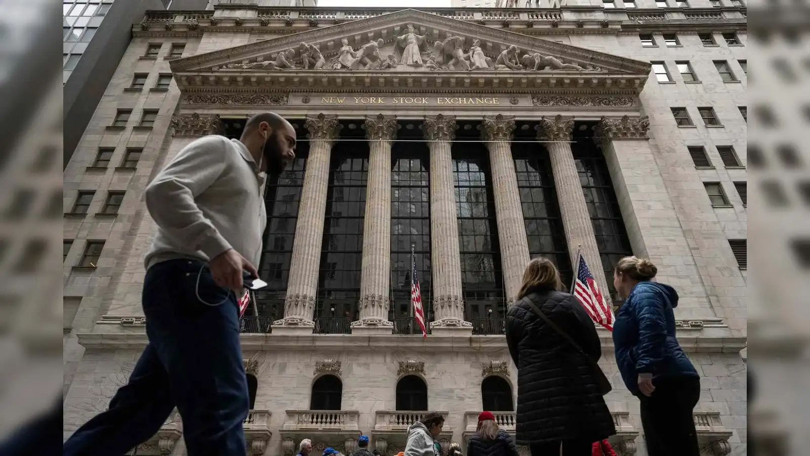 Iran war puts US companies in wait-and-see mode, Fed Beige Book says