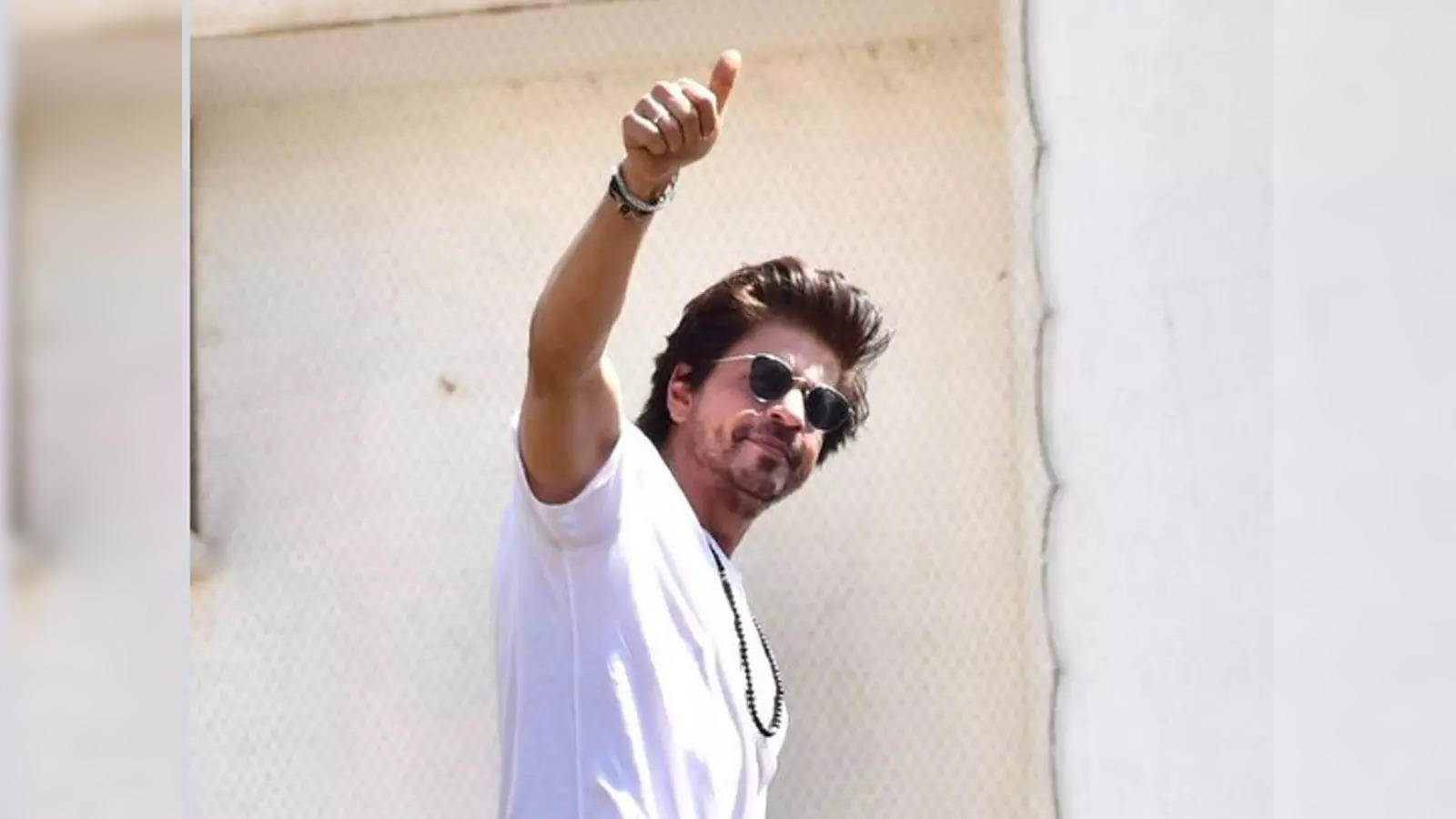 On 53rd birthday, Shah Rukh Khan greets fans with his signature pose - The  Statesman