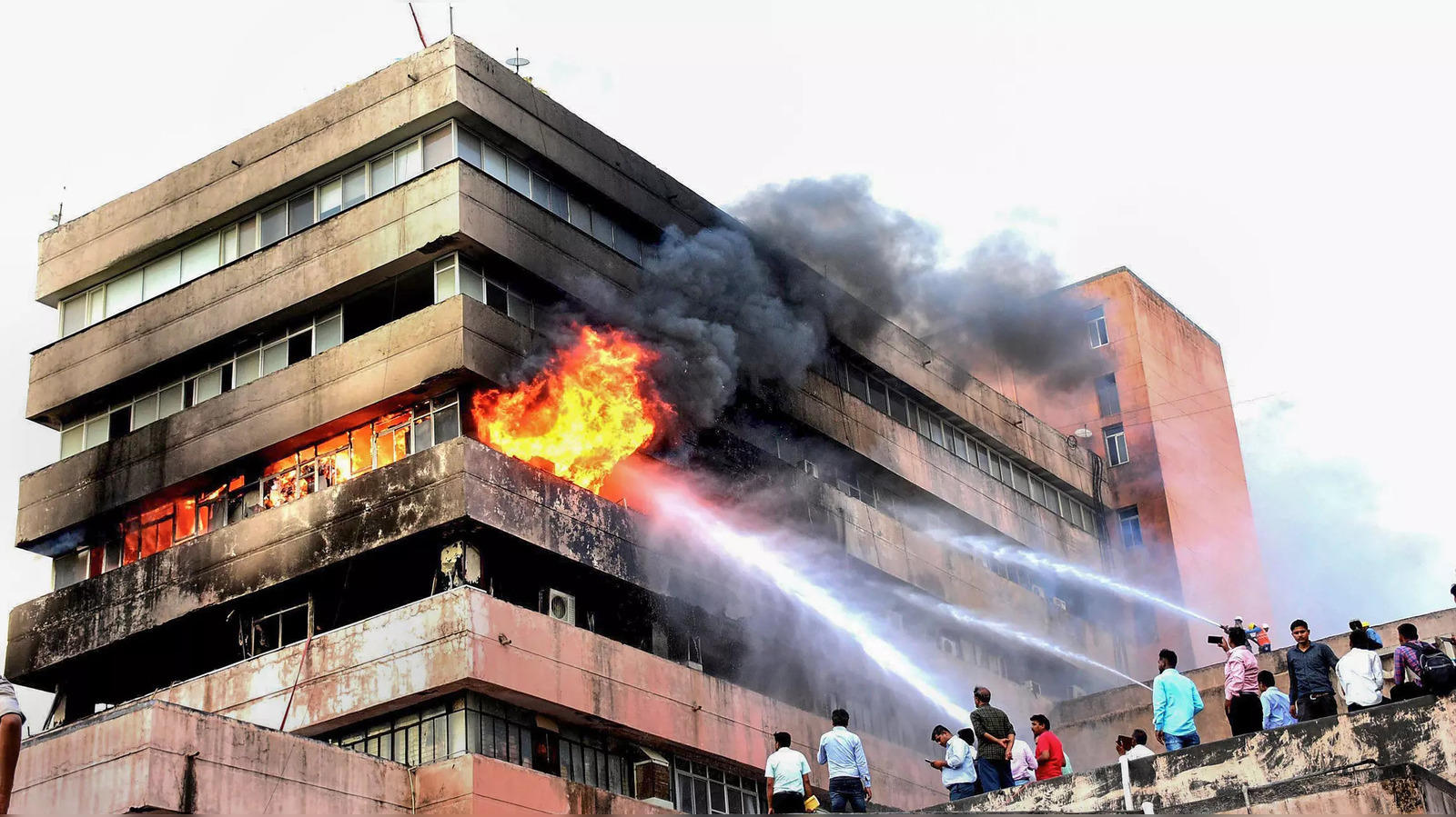 fire breaks out in mp government building in bhopal