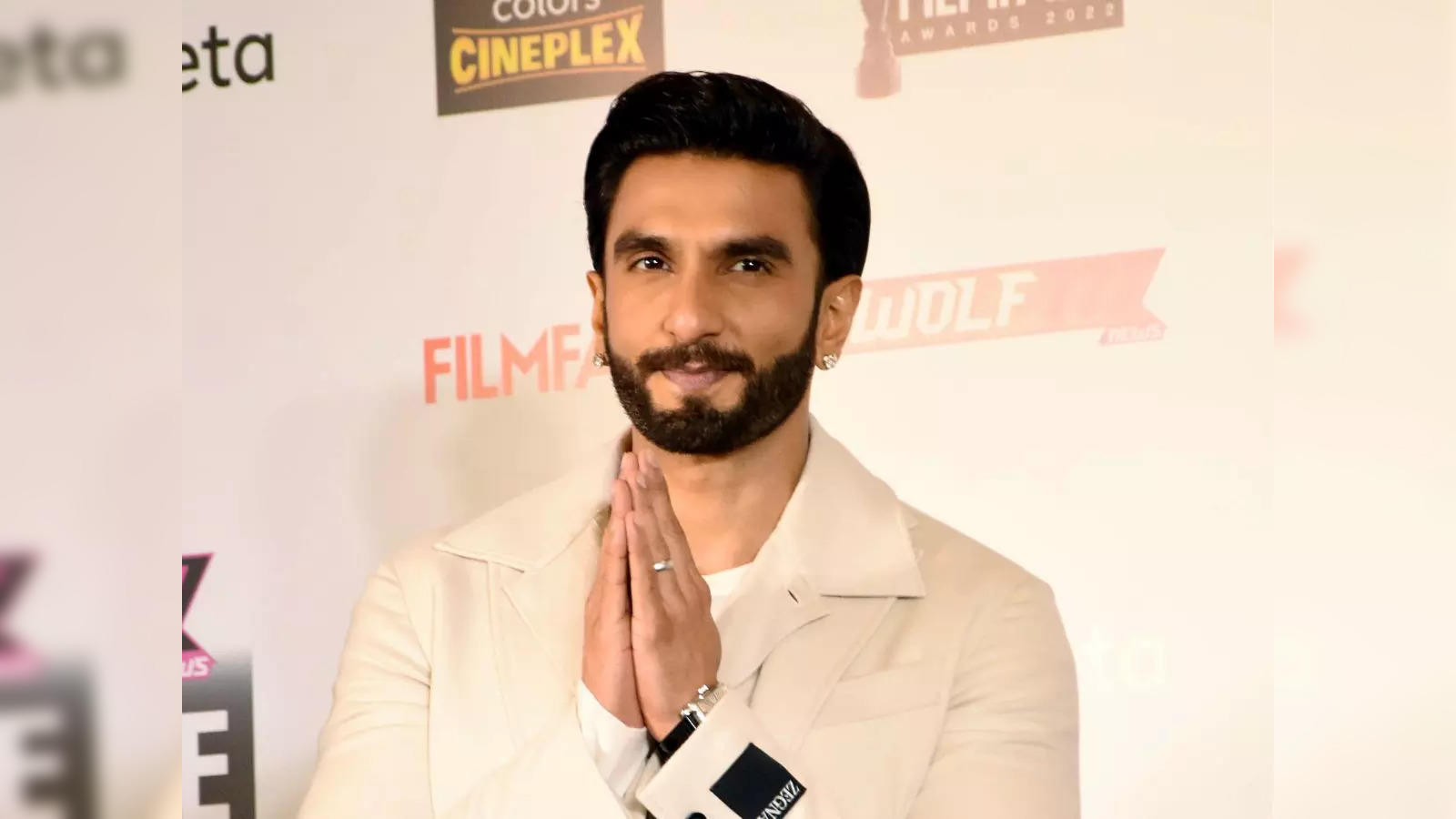 ranveer singh nude photoshoot: Ranveer Singh claims nude photoshoot image  on social media morphed, Mumbai Police share pic with forensic lab - The  Economic Times