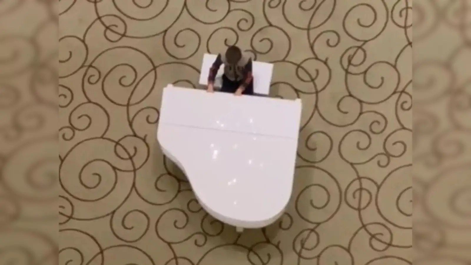 piano: Young boy plays Philip Glass song on piano in Kharkiv hotel amid  Ukraine-Russia crisis, Twitter recalls cellist from Bosnian War - The  Economic Times