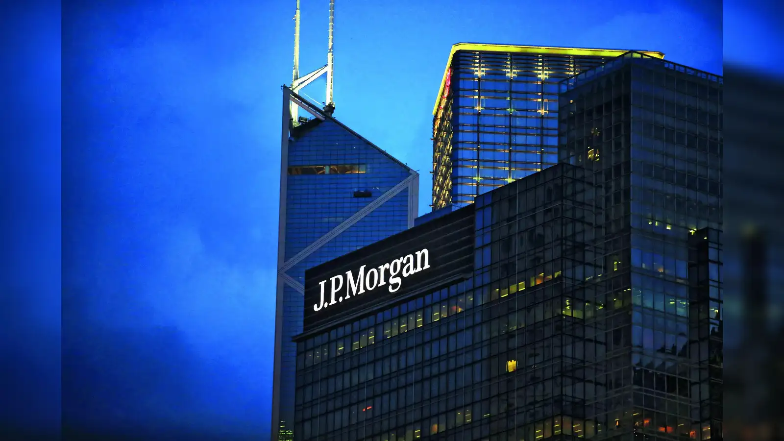 Singapore central bank fines JPMorgan $1.8 mln over misconduct by  relationship managers - The Economic Times