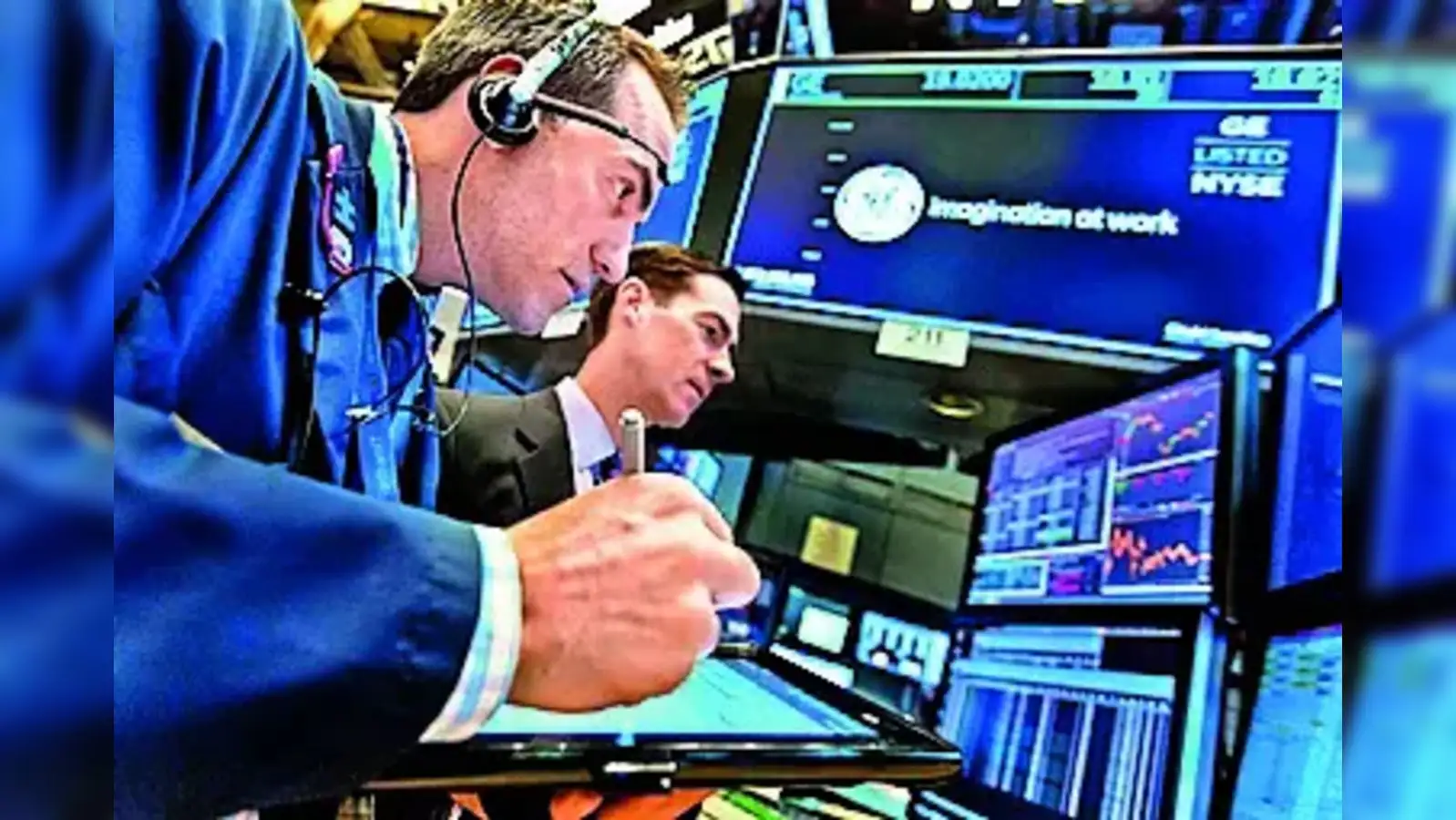 US stocks: S&P 500, Nasdaq end higher on Amazon-OpenAI deal; Fed path  forward grows murky - The Economic Times