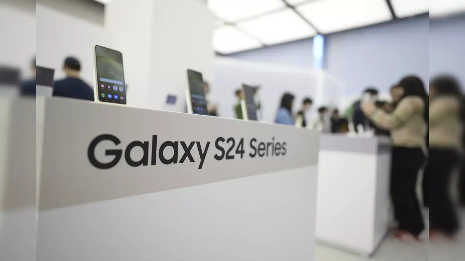 Samsung partners up with Blinkit to deliver its new Galaxy S24 series in  less than 10 minutes - The Economic Times