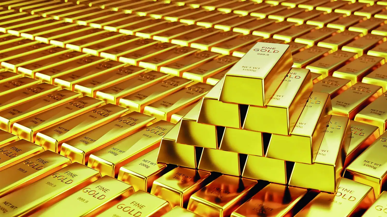 Gold price prediction: Gold rate hits historic $4,000-mark but bullion  experts warn about potential risks, road bumps - The Economic Times
