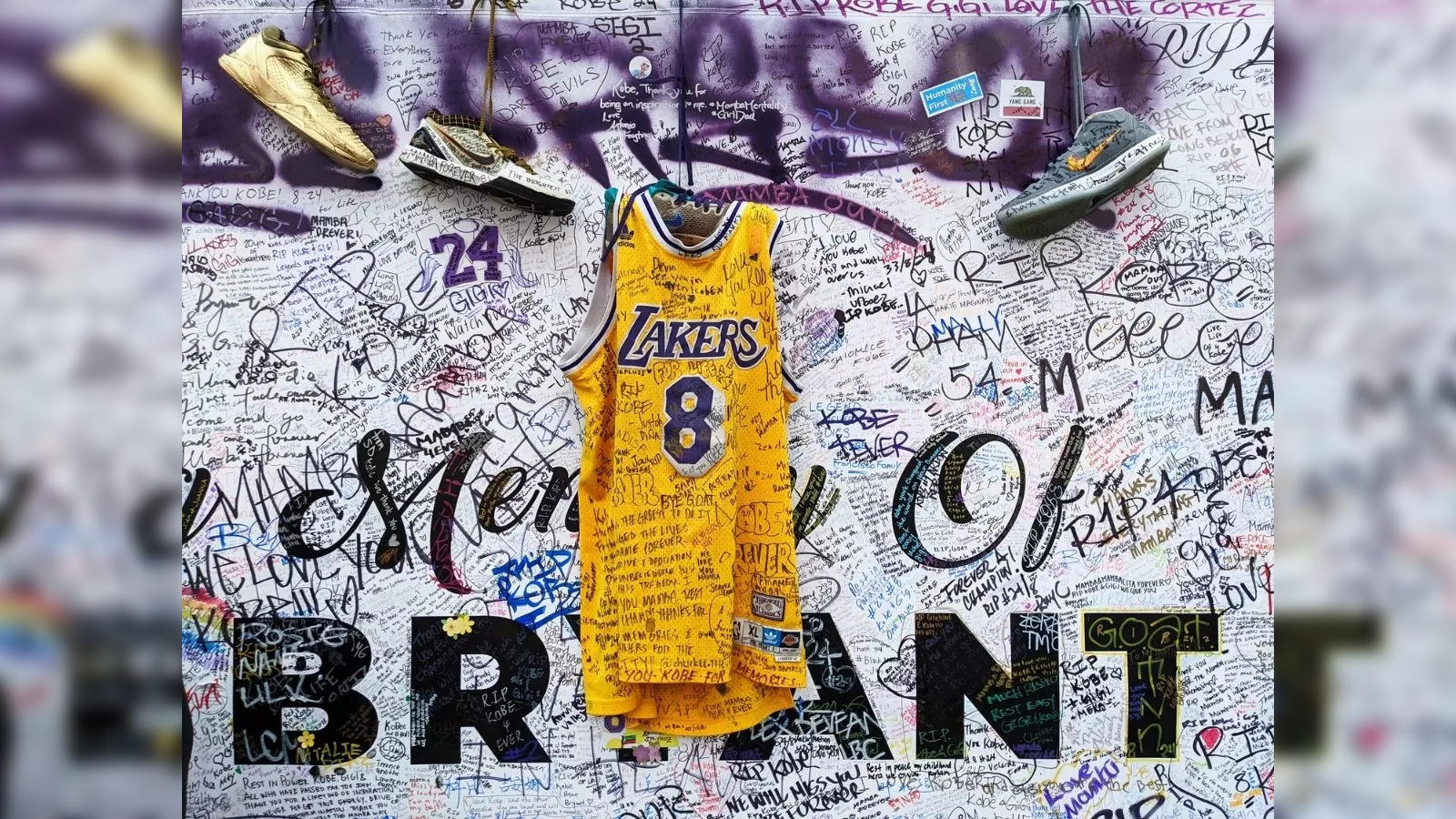 Kobe Bryant rookie jersey sells for record $3.69 million - Los Angeles Times