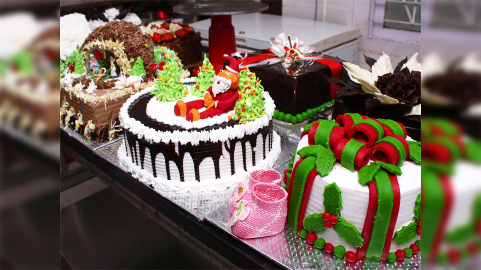 LIST: Cakes To Order This Christmas
