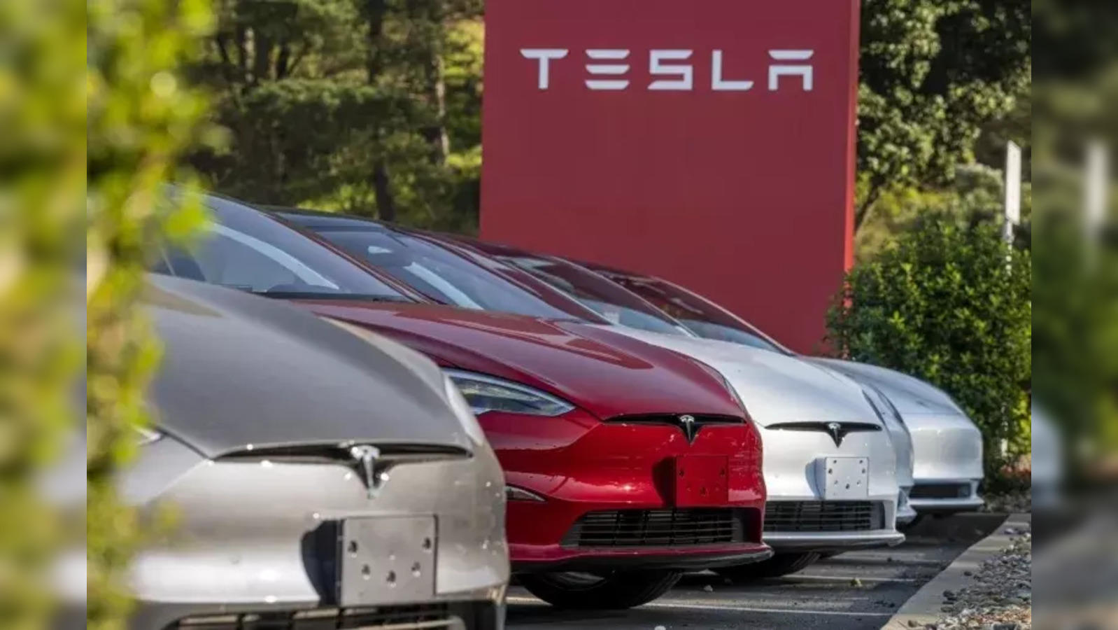 Tesla Is Recalling Nearly All Vehicles Sold in US to Fix an Autopilot Fault