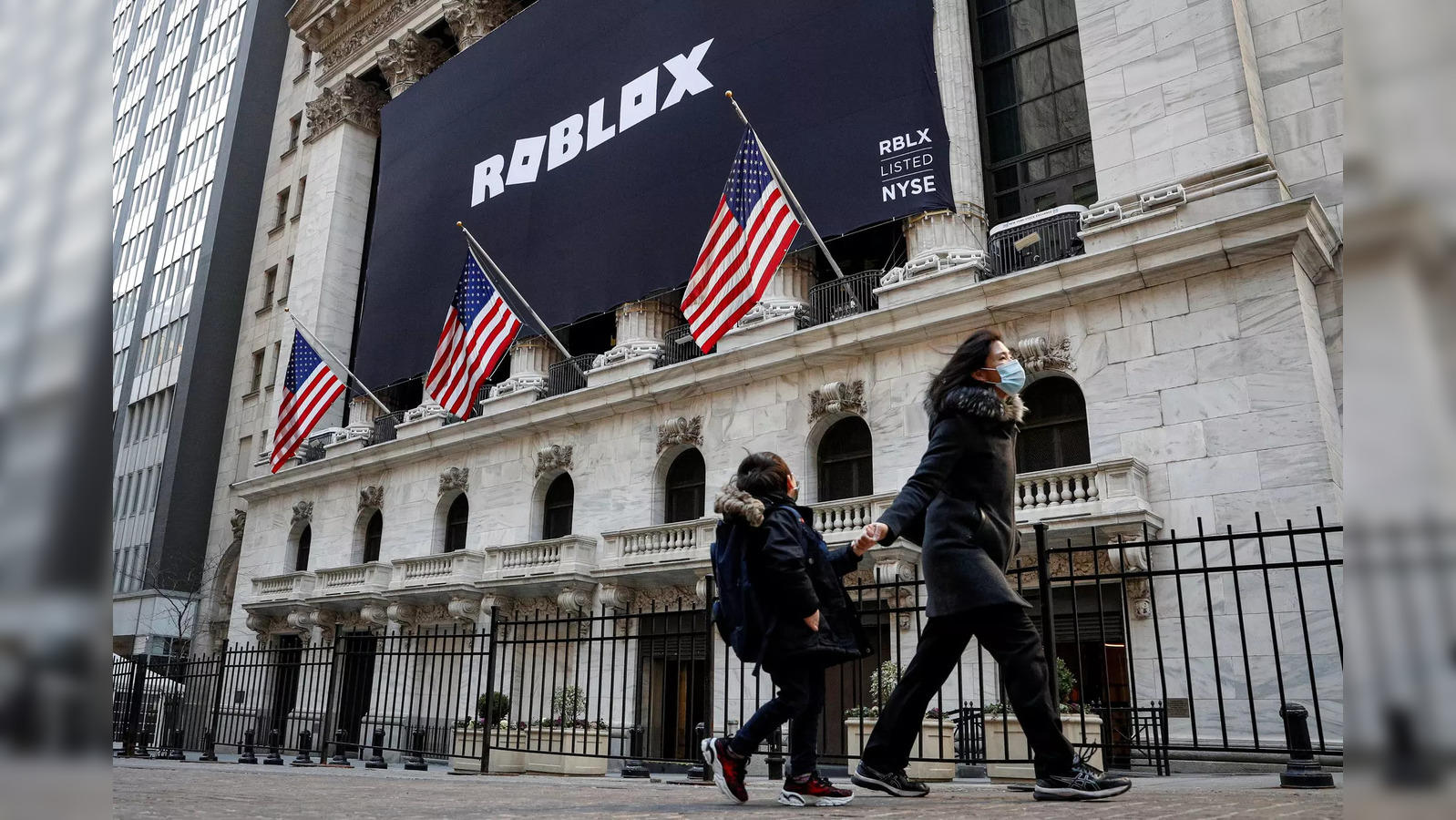 Roblox gaming community and developer's tool misses earnings, revenue  estimates, closes lower