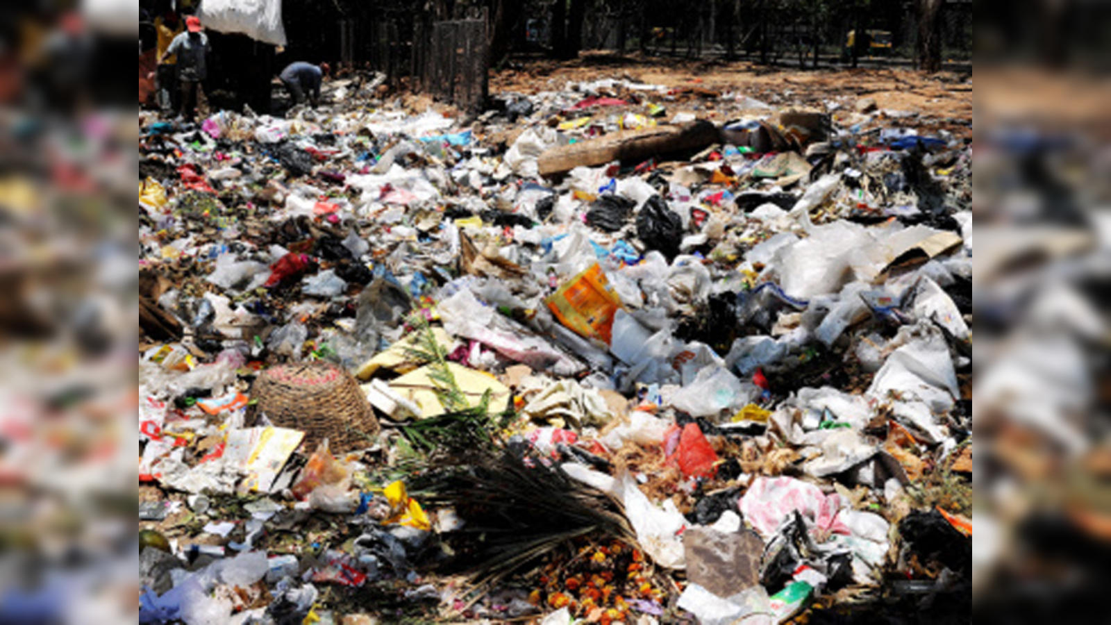 Growing garbage mound unnerves Domlur residents