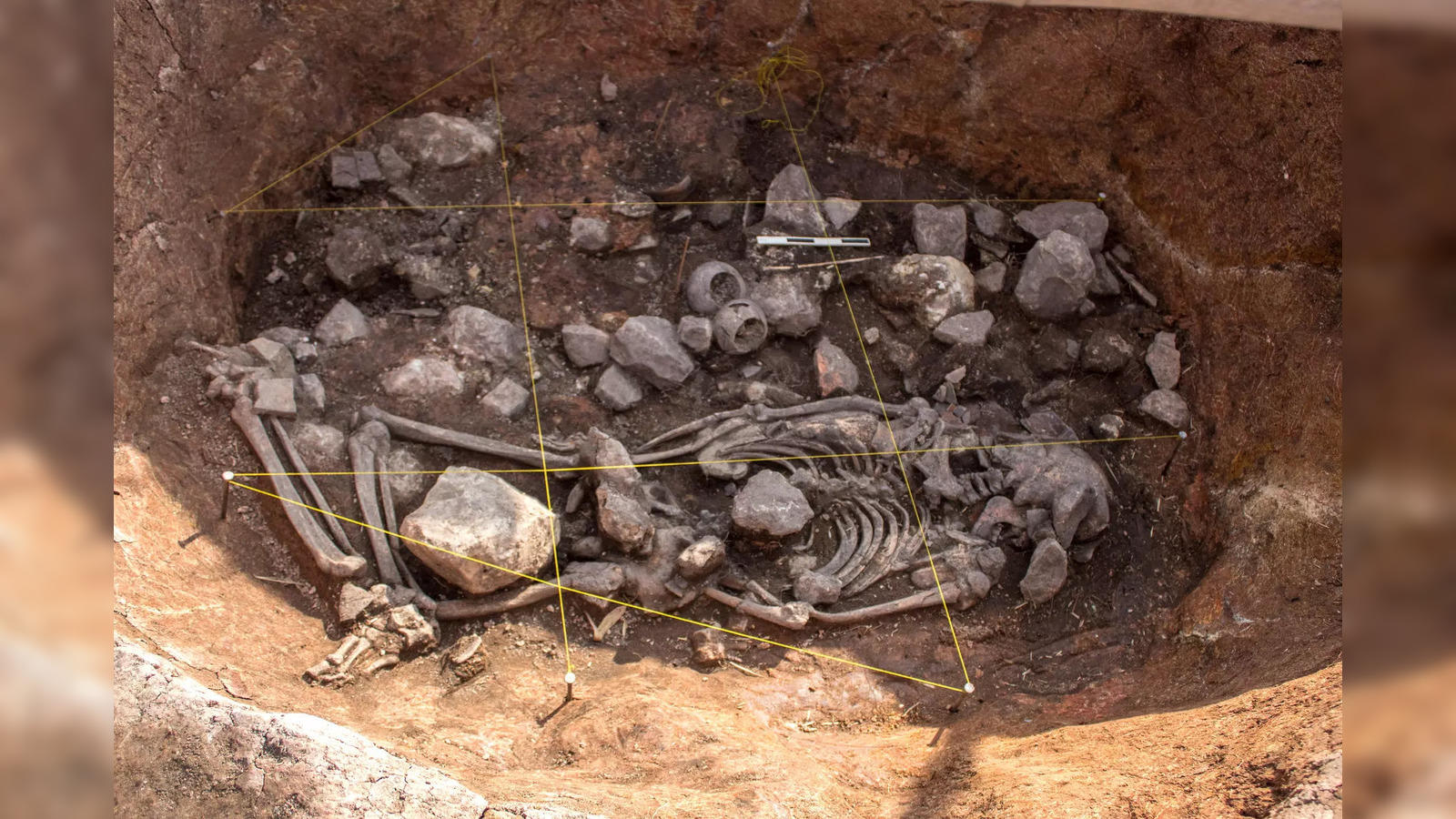 peru Archaeologists unearth 3000 yr old tomb of a priest at Peru