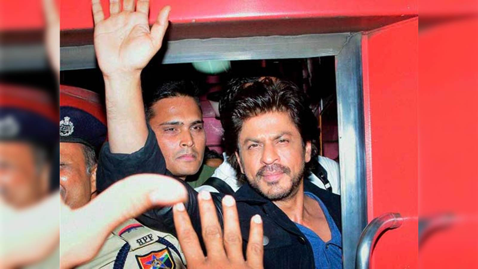 Shah Rukh Khan still under fire over death in Raees promos