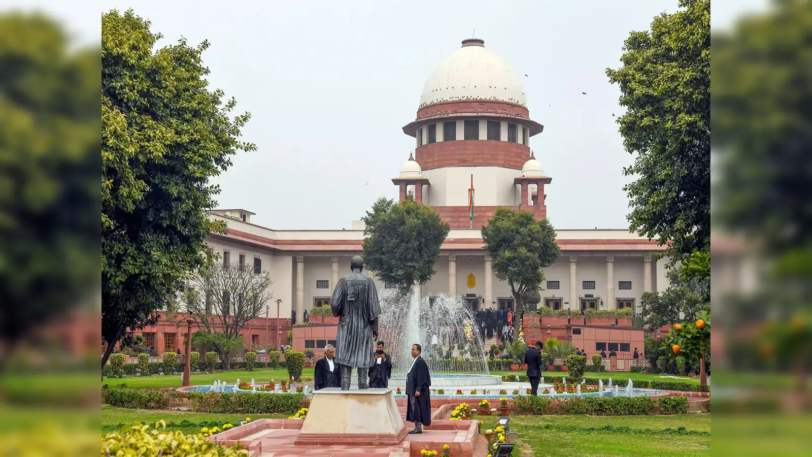 Supreme Court raps Bengal over SIR officers' gherao, orders central cover