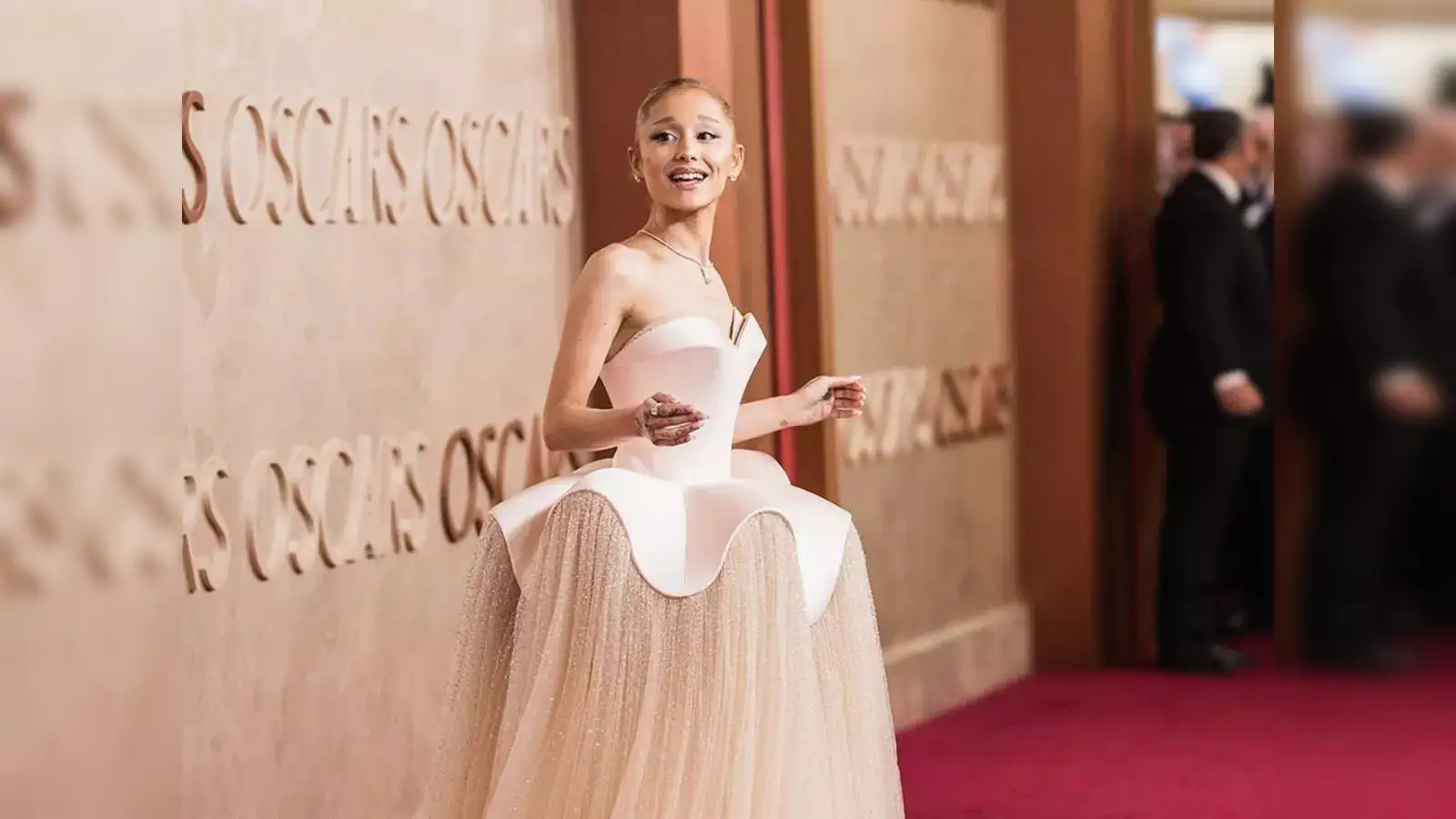 white christmas dresses Ariana Grande Two Tone 2025 Oscars Strapless Prom Gown main image 1