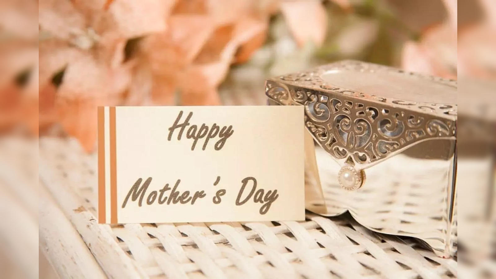 Mother's Day Gift Wrap & Card Bundle - 1 Large Gift Bag, 1 Card & 3 Pi –  Hallmark