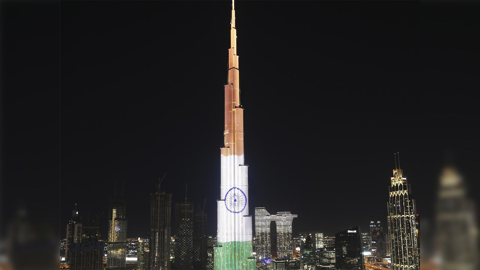 Burj Khalifa sets Guinness lighting installation record
