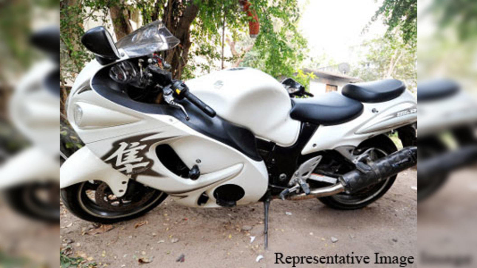 Suzuki launches premium 150cc bike Gixxer priced at Rs 72,199 - The  Economic Times