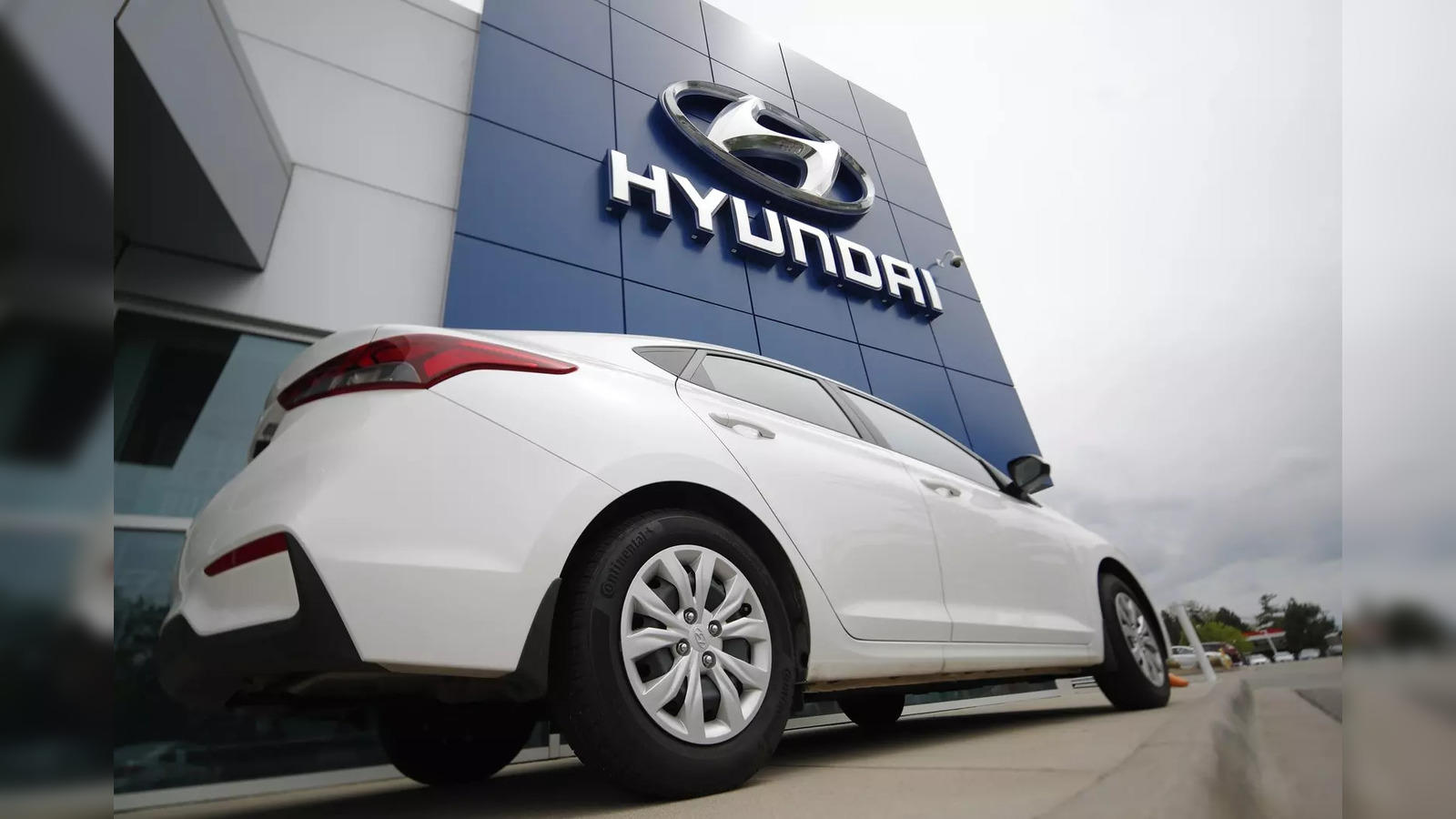 Hyundai recalls 239000 cars after exploding seat belt incidents in