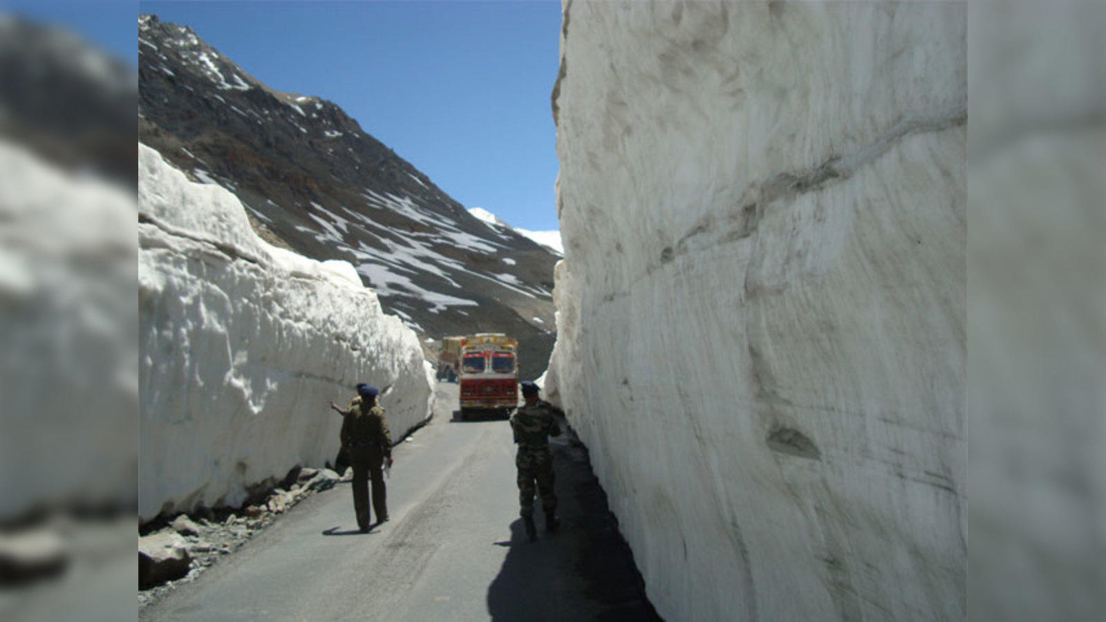 A bridge near Rohtang pass, Himachal Pradesh, India : r/InfrastructurePorn