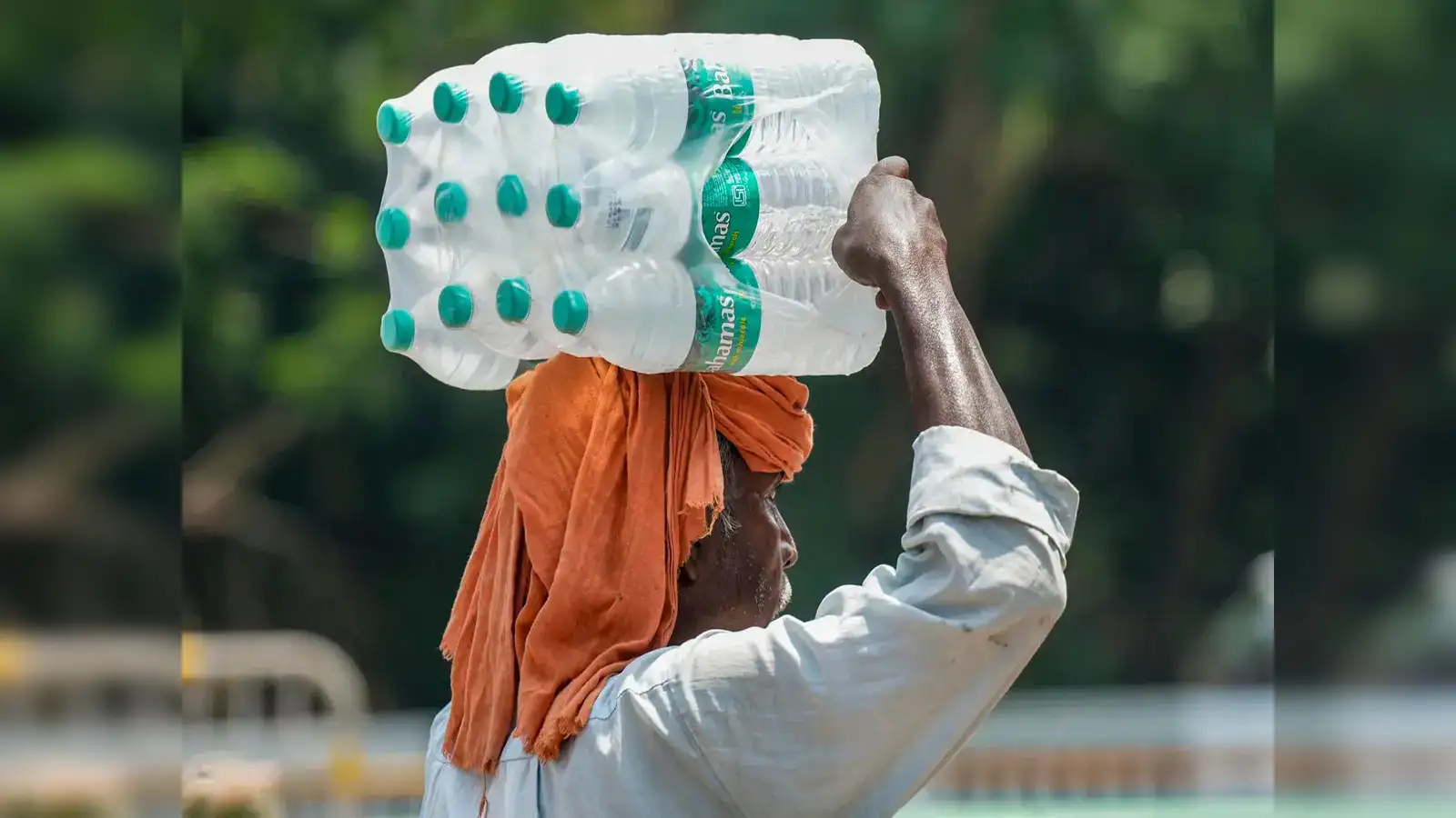 Kolkata Weather: IMD warns of stormy week ahead, issues yellow alert, predicts rain, thunderstorms and gusty winds. Check the full forecast for next week