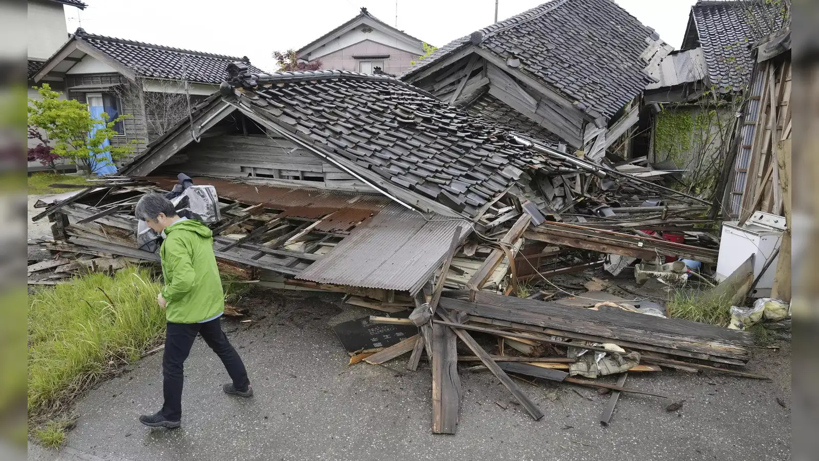 strong-quake-in-central-japan-