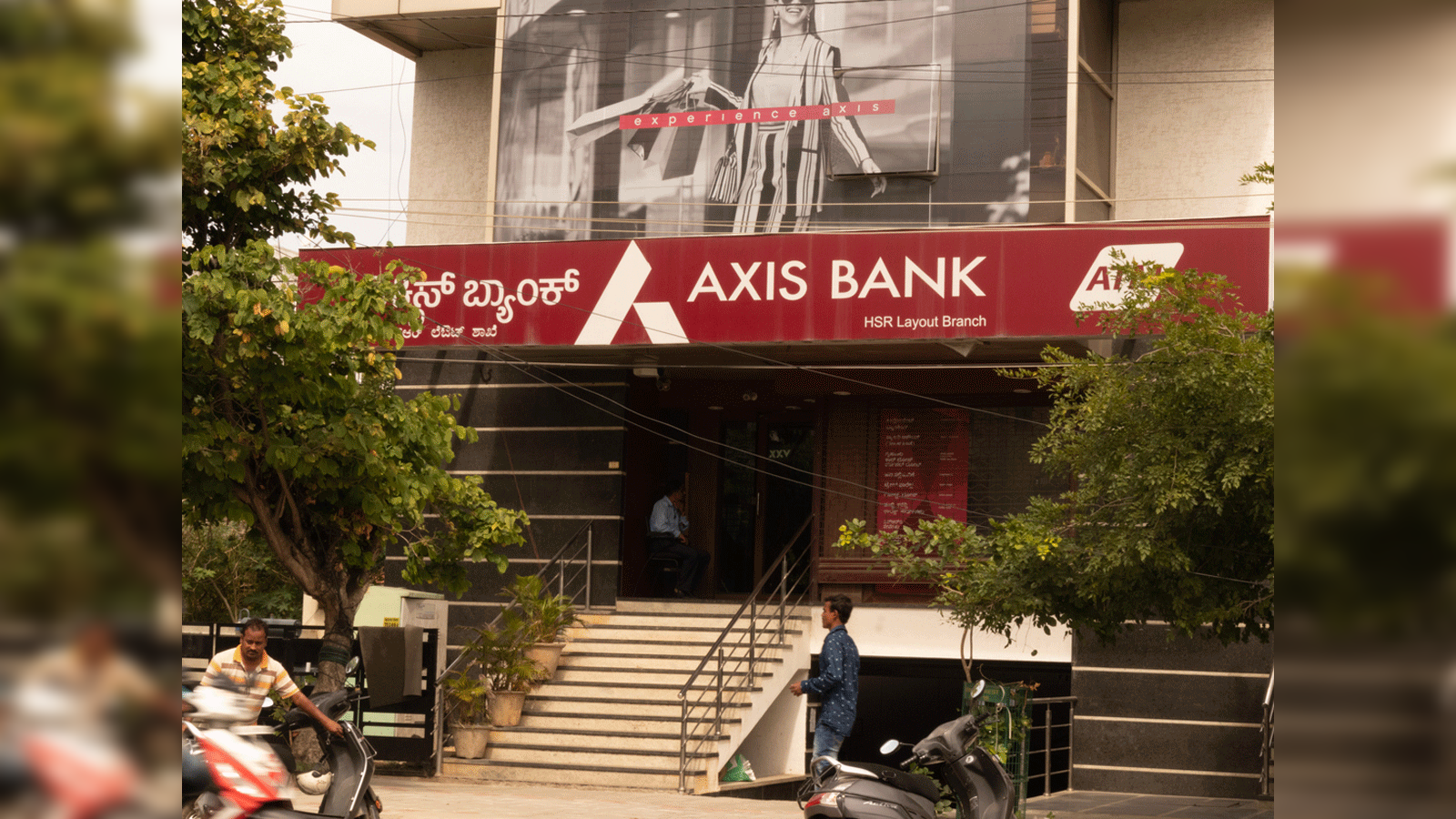 Flipkart Axis Bank Credit Card vs Axis Bank My Zone Credit Card