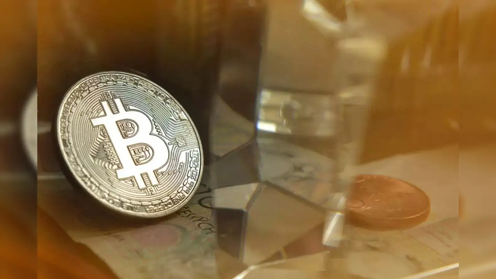 Cryptocurrency Bitcoin: Veteran trader Peter Brandt sounds alarm: Cryptocurrency  Bitcoin price at $60,000 could send BTC traders running - The Economic Times