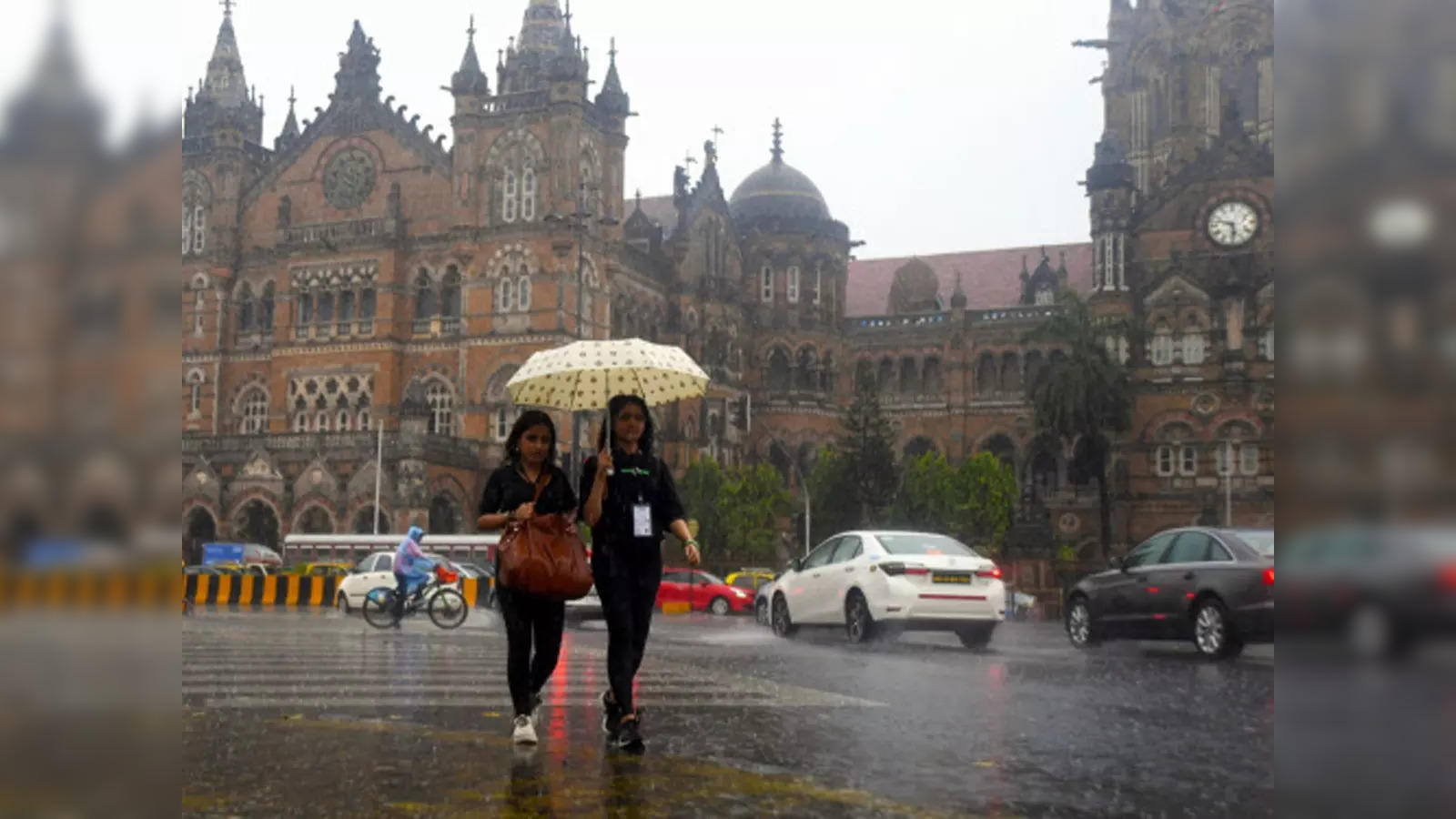 Mumbai Rains: Parts of Mumbai, Thane, Vasai-Virar Receive Rain, IMD  Predicts More Rainfall, Traffic Jams Due to Low Visibility