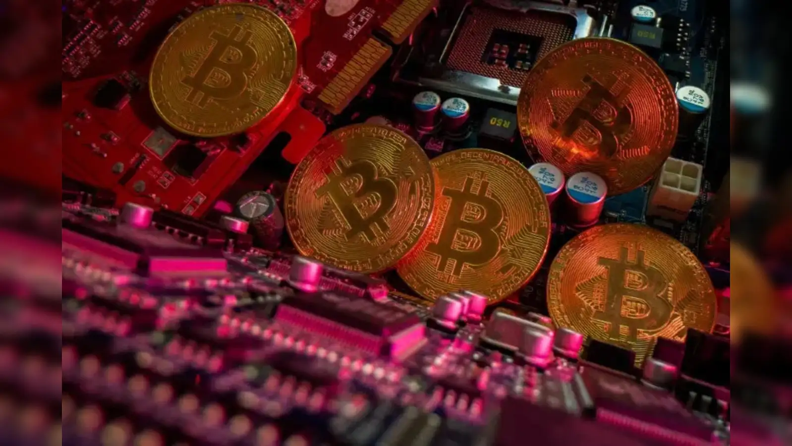 crypto price today: Crypto Price on January 31: Bitcoin falls below $43,000  level ahead of US Federal Reserve interest rate decision - The Economic  Times