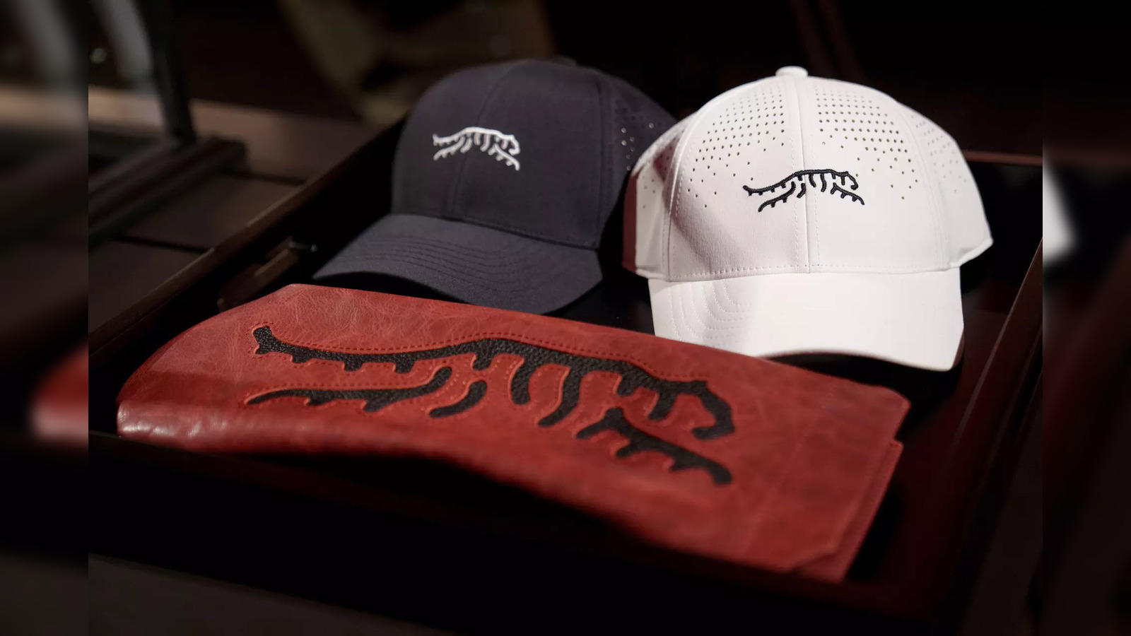 Tiger Woods announces new apparel line Sun Day Red