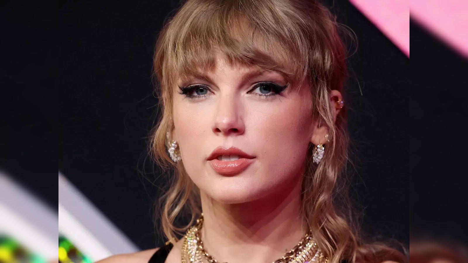 Taylor Swift's year in numbers: 3 relationships, 24 nights out, 100 flights