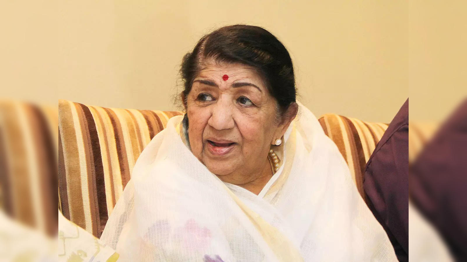 Lata Mangeshkar Death Anniversary: A Look At Her First Fee, Fancy Car  Collection And More - News18