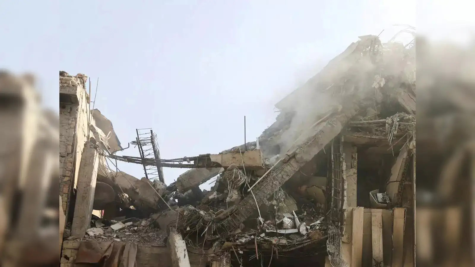 Israel Strike Kills गए ईरान के टॉप जनरल और वैज्ञानिक 7 ईरान पर इजरायली हमले में छह परमाणु वैज्ञानिक मारे गए: रिपोर्ट - द इकोनॉमिक टाइम्स