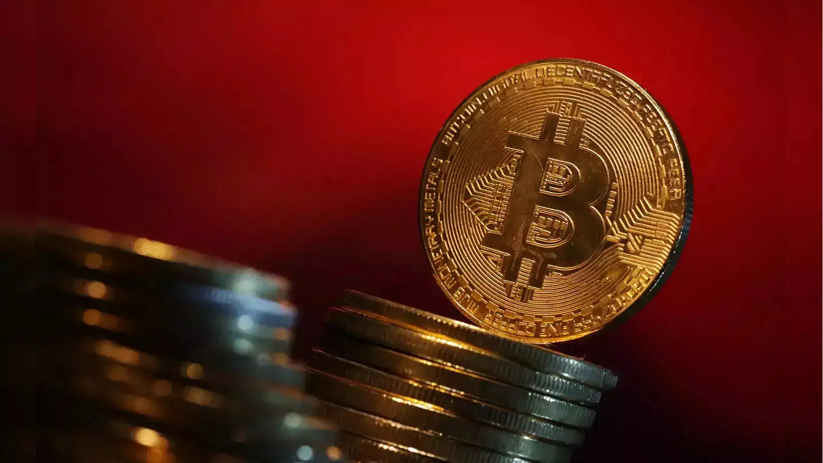 Bitcoin in 2025: Risk or opportunity for the loyal investors? - The  Economic Times