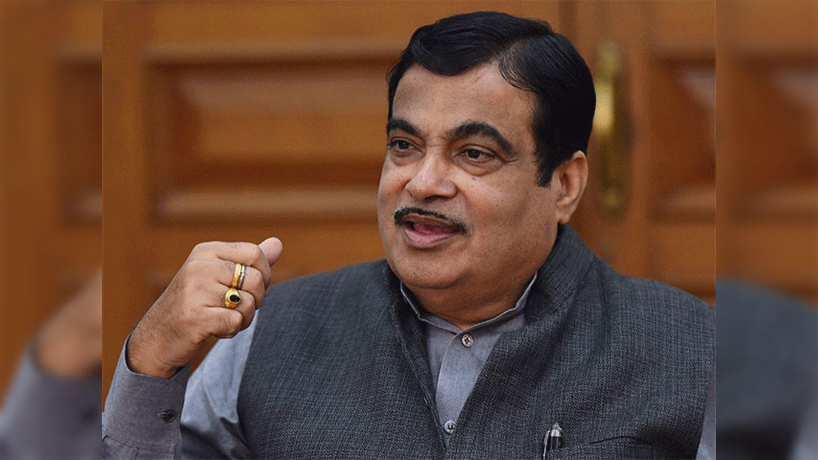 nitin gadkari: 'Top-performer' Nitin Gadkari in charge as government eyes  clean Ganga - The Economic Times