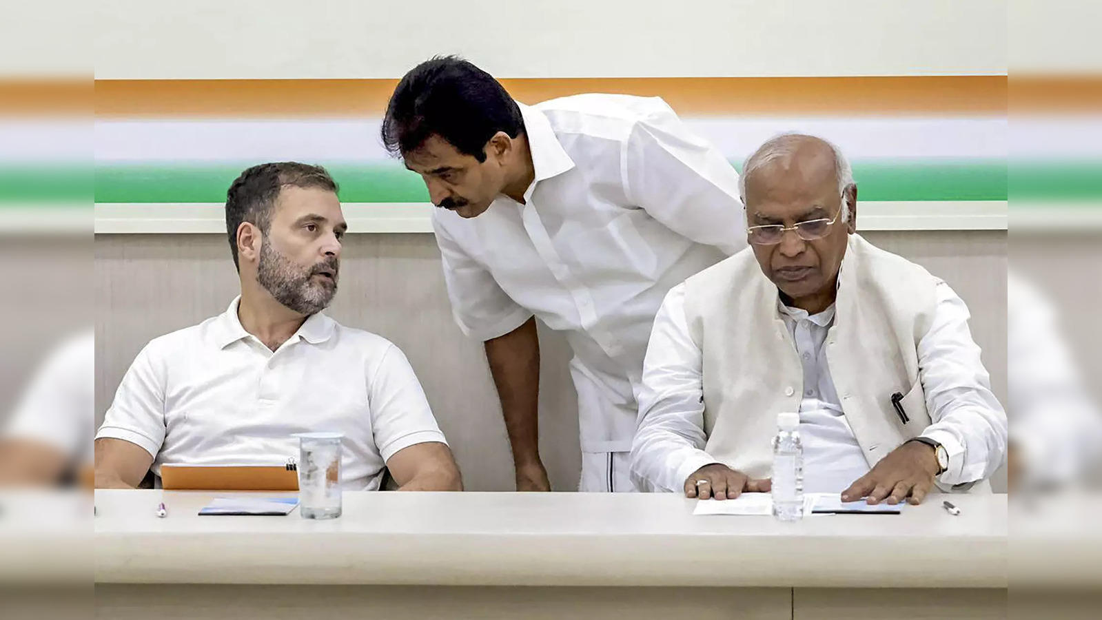 congress: Congress top brass meets Karnataka leaders to hammer strategy for  2024 LS Polls