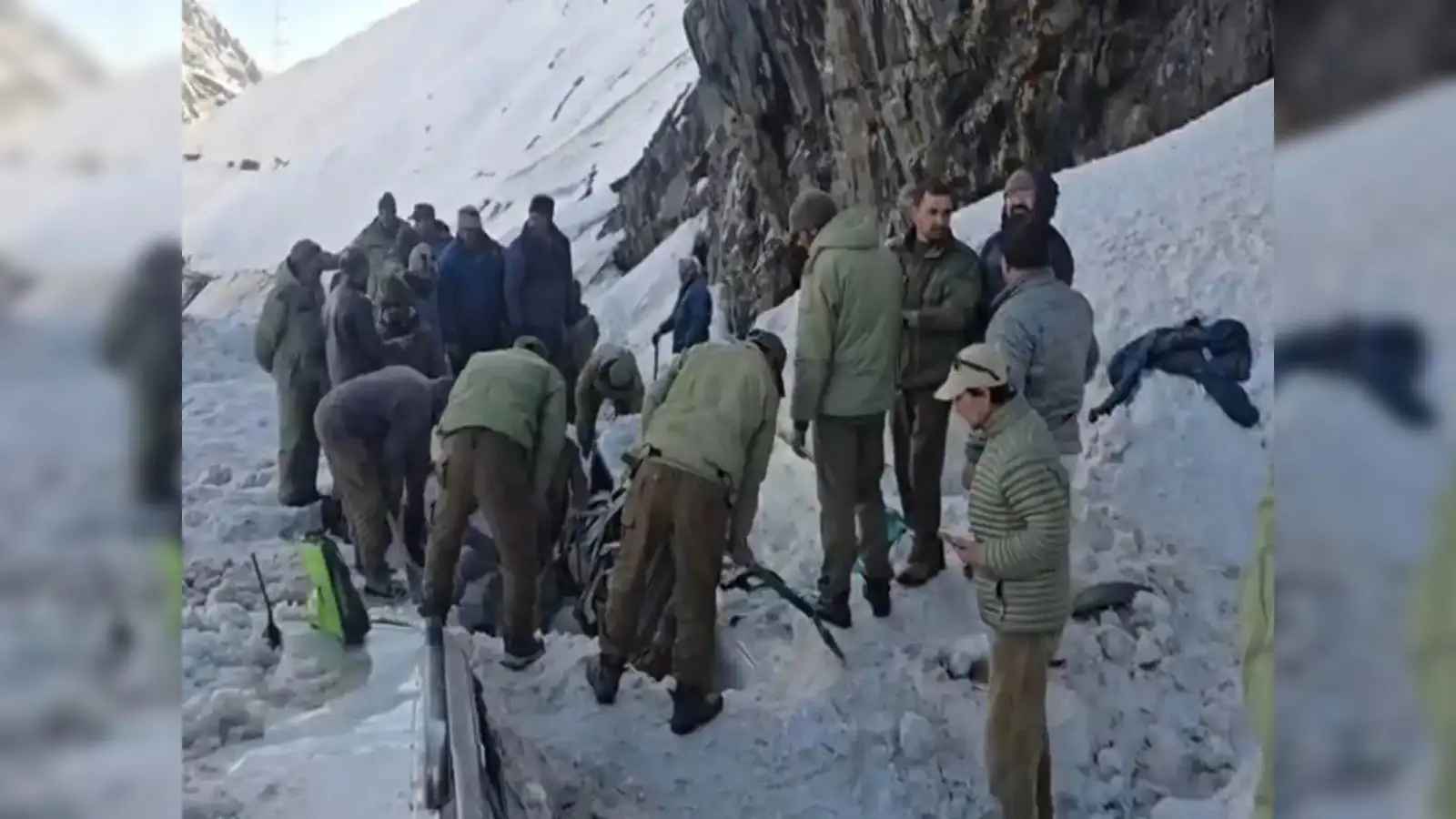 Avalanche at Zojila Pass kills 7, injures 5 - The Economic Times