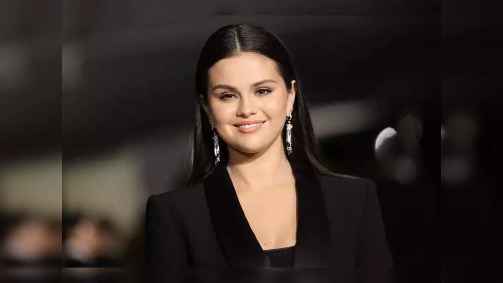 https://img.etimg.com/thumb/width-1600,height-900,imgsize-7514,resizemode-75,msid-105911988/news/international/us/timeline-of-selena-gomez-relationships-and-love-life.jpg