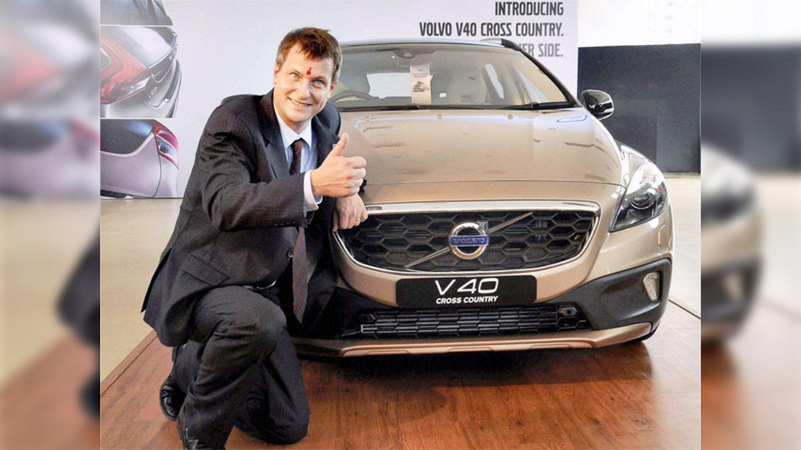 Volvo launches V40 Cross Country luxury hatchback at Rs 28.5 lakh - The  Economic Times