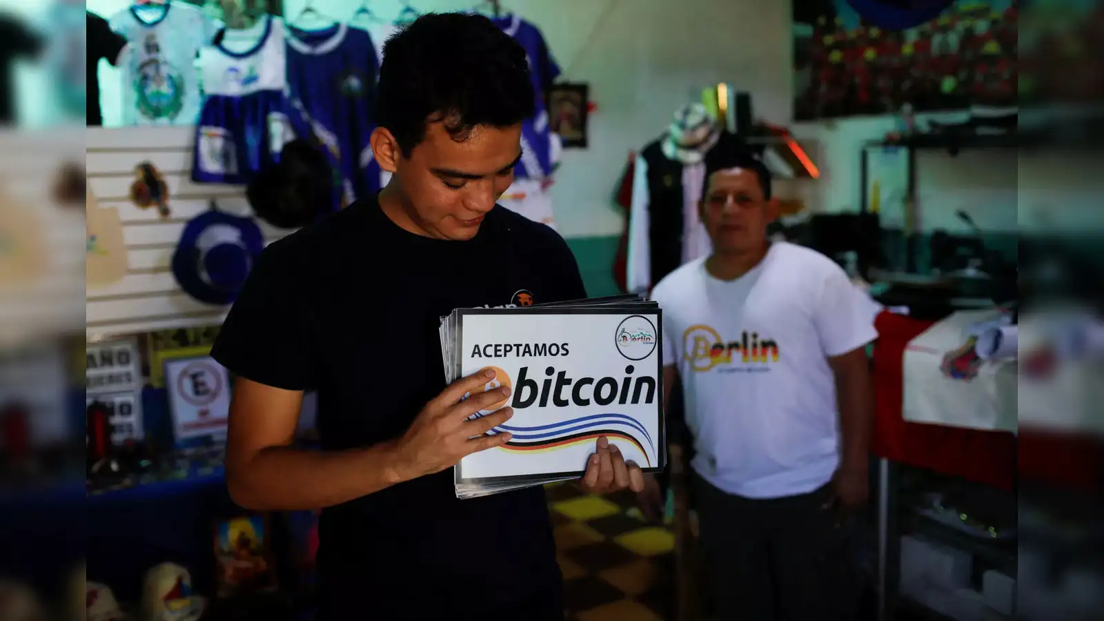 Bitcoin office el salvador (69) foto