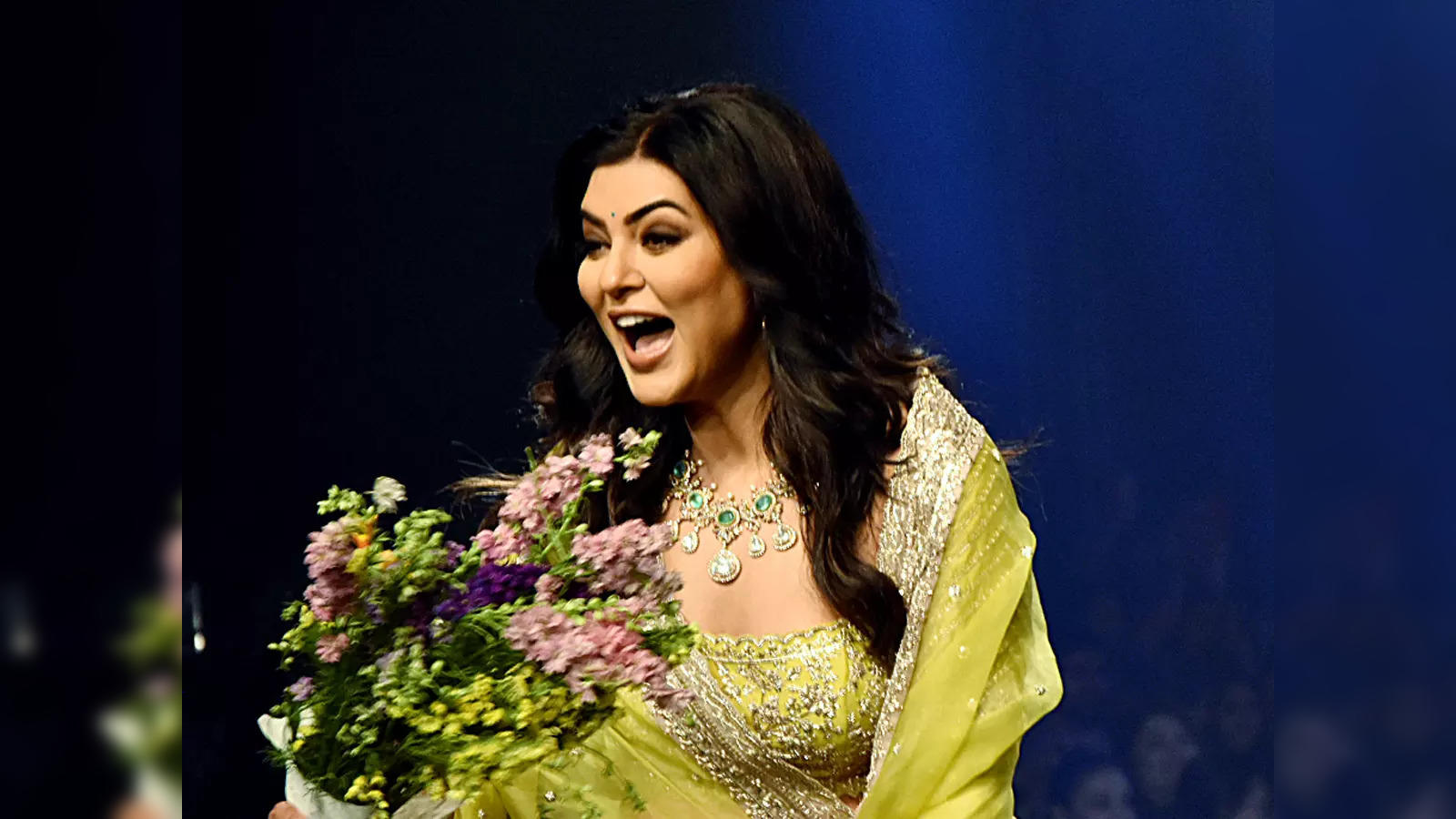 sushmita sen: 2 weeks after angioplasty, Sushmita Sen back to work as Lakme  Fashion Week showstopper - The Economic Times