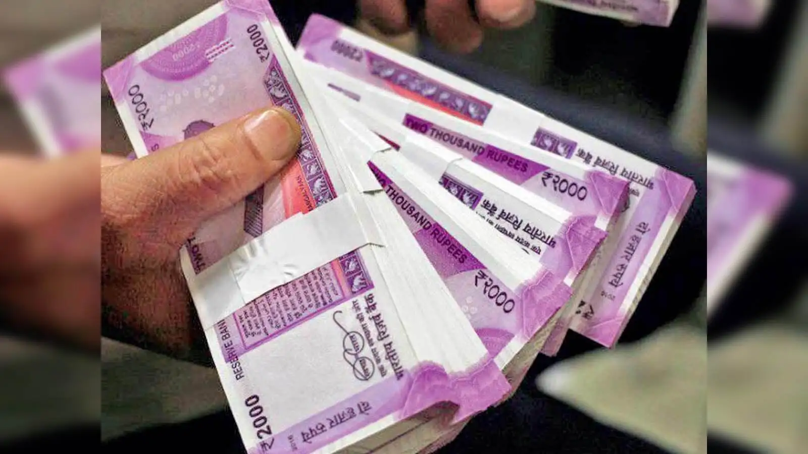 Forex: Rupee settles 10 paise lower at 71.81 against USD - The Economic  Times