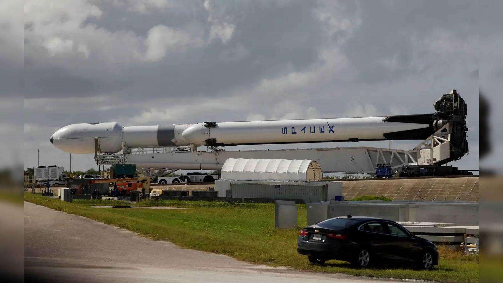 SpaceX Unveils Plan for World's Most Powerful Private Rocket