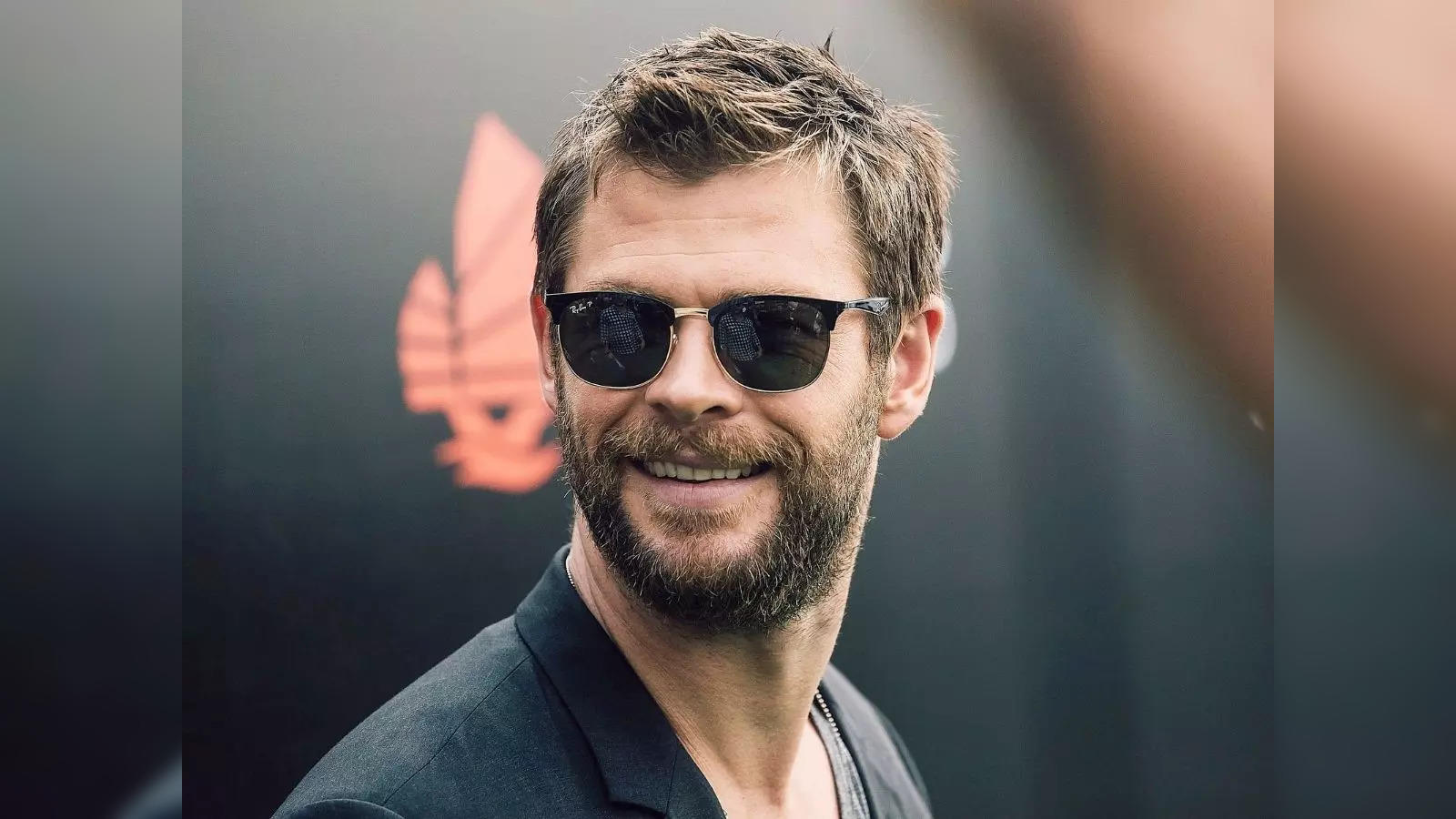 Extraction movie sales chris hemsworth sunglasses