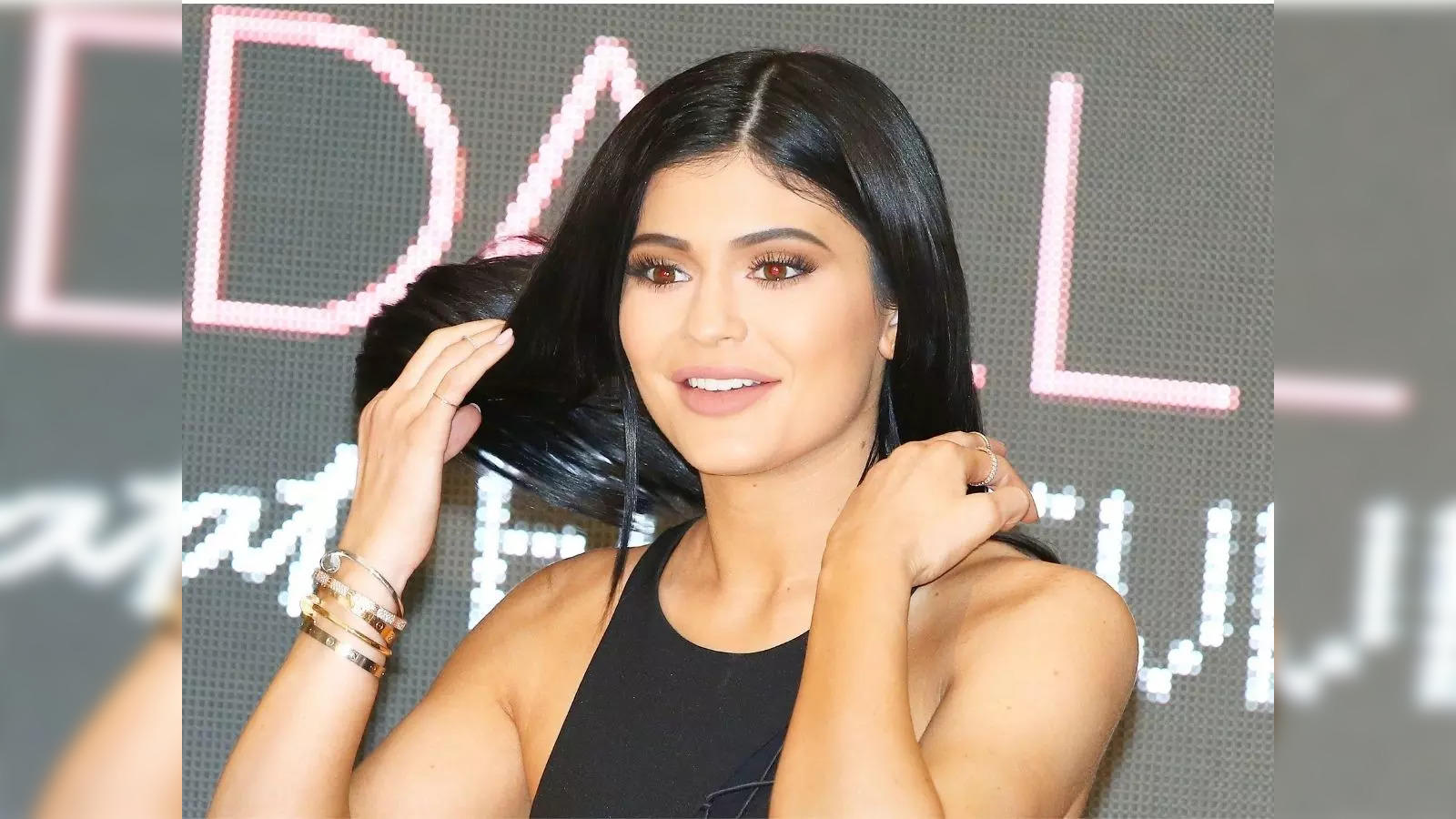 Kylie Jenner Instagram Story November 23, 2020 – Star Style