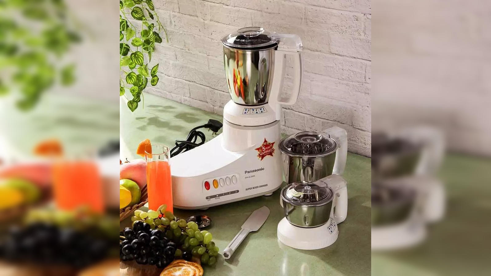 https://img.etimg.com/thumb/width-1600,height-900,imgsize-98166,resizemode-75,msid-103083060/top-trending-products/kitchen-dining/mixer-juicer-grinders/best-panasonic-mixer-grinders-unleash-precision-power-and-perfection-in-every-blend.jpg