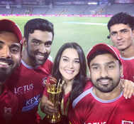 IPL 2018: Pretty Preity (Zinta) Bonds With The Boys Yuvi-Gayle, And Anushka