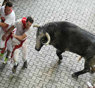 San Fermin bull-running festival kicks off in Spain amid heavy rain, 5 injured