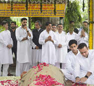 Escorts CMD Rajan Nanda Cremated; Kapoors, Bachchans Pay Tribute