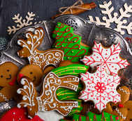 Stollen, Yule Logs, Gingerbread Cookies: The Best Christmas Hampers In Town